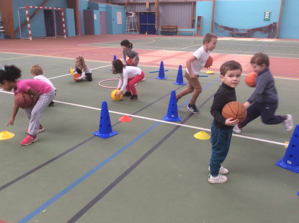 Initiation Au Basket Pour Les Msgs Ecole Notre Dame Du Sacré Cœur 2592